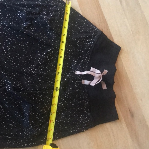 Lululemon harem yoga capris. Size 4 - Picture 8 of 9